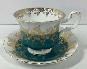 ロイヤルアルバート ティーカップ 【送料無料】キッチン用品・食器・調理器具・陶器　Royal Albert Teal W/Gold Leaf Tea Cup &amp; Saucer