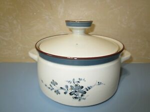 ̵ۥåʡĴƫΥ꥿ץ쥸㡼顼㥻ǥå峸ȡ󥦥Noritake Pleasure Large Casserole Dish w/Lid, Stoneware Retired 8 x 4