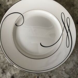 【送料無料】キッチン用品・食器・調理器具・陶器　ウォーターフォード「バレエリボン」パンバタープレートホワイトシルバースワールのセットSet of 4 Waterford “Ballet Ribbon” Bread Butter Plates 6 White Silver Swirl