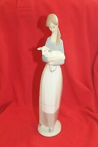 hokushin㤨̵֡ۥåʡĴƫåɥե奢ӤǼ㤤䥮ɤ꤫ؤι⤤Lladro Figurine - Tall Lady Cradling a young Goat in Her ArmsפβǤʤ19,980ߤˤʤޤ