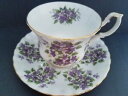 ROYAL ALBERT SPRINGTIME SERIES VIOLET BONE CHINA TEACUP AND SAUCERロイヤルアルバート春シリーズバイオレットボーンチャイナティーカップとソーサー※注意※NYからの配送になりますので2週間前後お時間をいただきます。人気の商品は在庫が無い場合がございます。ご了承くださいませ。サイズの種類の商品は購入時の備考欄にご希望のサイズをご記載ください。　携帯メールでの登録ですと楽天からのメールが届かない場合がございます。