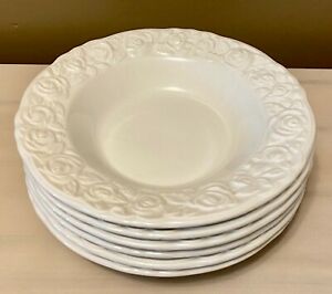 Vintage Quadrifoglio Franco Giorgi Embossed Roses, Rimmed Soup Bowl Set of 6 EUCヴィンテージ・クアドリフォリオ・フランコ・ジョルジエンボスド・ローゼズ、リムスープボウルセット※注意※NYからの配送になりますので2週間前後お時間をいただきます。人気の商品は在庫が無い場合がございます。ご了承くださいませ。サイズの種類の商品は購入時の備考欄にご希望のサイズをご記載ください。　携帯メールでの登録ですと楽天からのメールが届かない場合がございます。