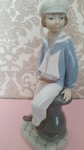 キッチン用品・食器・調理器具・陶器　ヨットとのラッドロフィギュア少年Lladro Figurine 4810 Boy With Yacht 1971 -1974