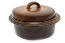 【送料無料】キッチン用品・食器・調理器具・陶器 アラビアルスカフィンランドブラウンストーンウェアカバーされたキャセロールノッチリッドArabia Ruska F...