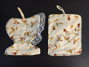 【送料無料】キッチン用品・食器・調理器具・陶器　ホール中国の古典的な秋の葉のパターンポットホルダーポットホルダーボンネットのセットSet Of 2 Hall China’s Classic Autumn Leaf Pattern Potholders Pot Holder Bonnet