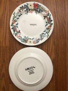 キッチン用品・食器・調理器具・陶器　三笠ホリーリースセットサラダプレートクリスマスホリデーNWT Mikasa Holly Wreath Set of 4 Salad Plates 9 Christmas Holidays