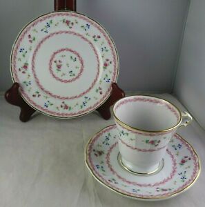 ̵ۥåʡĴƫ٥ʥɡ⡼塦ȥեåȥåץåȥѥץ졼Bernardaud Limoges Artois Rose Footed Cup & Saucer Set + Bread Plate