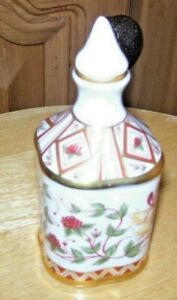 ROYAL CROWN DERBY PERFUME BOTTLE A1321 HONEYSUCKLE PATTERN 11 CM TALL.ロイヤルクラウンダービー香水ボトルスイカズラパターン背。※注意※NYからの配送になりますので2週間前後お時間をいただきます。人気の商品は在庫が無い場合がございます。ご了承くださいませ。サイズの種類の商品は購入時の備考欄にご希望のサイズをご記載ください。　携帯メールでの登録ですと楽天からのメールが届かない場合がございます。