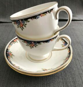 ̵ۥåʡĴƫåɥܡեåȥåפȥ꡼פΥåSet of 2 Wedgwood Osborne Footed Cups and Saucers Leigh Shape NEW