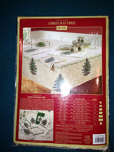 【送料無料】キッチン用品・食器・調理器具・陶器　スポデクリスマスツリーテーブルクロスSpode CHRISTMAS TREE 60 x 84 Table Cloth NIP