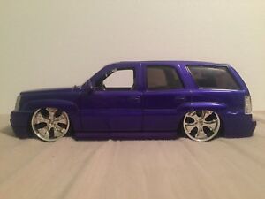 【送料無料】模型車 モデルカー ジェイダトイズダブシティキャデラックエスカレードスケールjada toys dub city 2002 cadillac escalade 124 scale