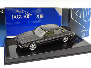 【送料無料】模型車 モデルカー オートアートジャガーブラック