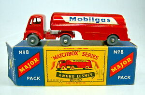 【送料無料】模型車 モデルカー メジャーパックモビルガスタンカーレッドモビルガスグレーホイールボックス