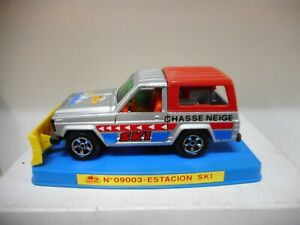 【送料無料】模型車 モデルカー パトロールステーションスキースノーギスバルnissan patrol station sk..