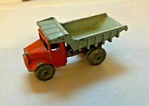 【送料無料】模型車 モデルカー マッチボックスモコレスニークォーリーティッパートラックエクセレント