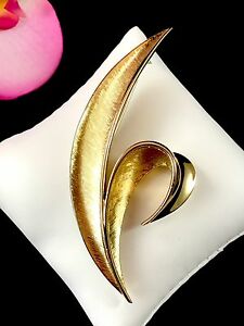 【送料無料】模型車 モデルカー ファブロソコロナトリファリサテントノドラドアカバドフローラルブロッシュホハfabuloso 1960’s corona trifari saten tono dorado acabado floral broche hoja