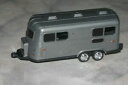 【送料無料】模型車 モデルカー キャンピングカートレーラーモーターマックスプラスチック143 camper trailer motormax plastic
