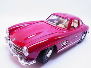 【送料無料】模型車 モデルカー ブブラゴメルセデスベンツモデルカー70923 bburago mercedesbenz 300 sl in red approx 25 cm model car 118