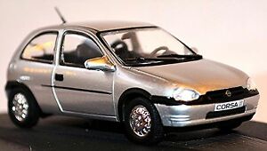 【送料無料】模型車 モデルカー オペルシルバーシルバーメタリックデザイナーシリーズopel corsa b 19932000 silver silver metallic 143 designer series hideo kodama