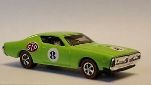 【送料無料】模型車 モデルカー ホットホイールダッジチャレンジャーレッドラインホイールスポイラーノートレッドラインhot wheels 71 dodge challenger w redline wheels, spoiler note not a redline