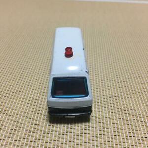 【送料無料】模型車 モデルカー トミカトヨタハイエースfrom pressure tomica 3 toyota hiace ambulance