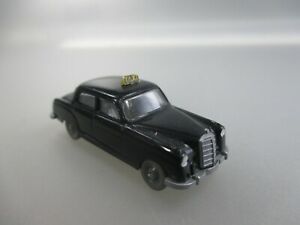 【送料無料】模型車 モデルカー ワイキングメルセデスタクシーサワーシューブwiking mercedes taxi 220, 1954 sour hb 3751 schub 22