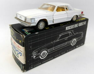 【送料無料】模型車 モデルカー ヴィンテージメルセデスベンツホワイトkk sakura 143 vintage 1 mercedes benz 450 slc white