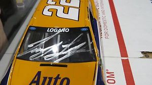 【送料無料】模型車　モデルカー　スポーツカージョイオートトレーダーサイン2014 joey logano auto trader autographed