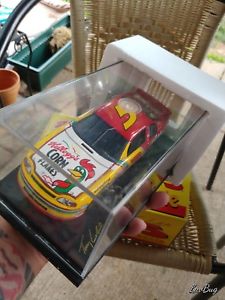 【送料無料】模型車 モデルカー スポーツカーテリーコレクション#ケロッグ#コーンフレーク1999 terry labonte 124 revell collection 5 kellogg039;s cornflakes nascar