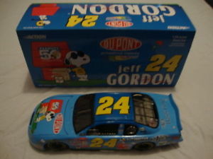 【送料無料】模型車　モデルカー　スポーツカージェフゴードン＃シボレーピーナツモンテカルロjeff gordon 2000 24 chevrolet peanuts 50th celebration monte carlo