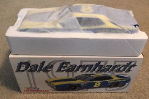 【送料無料】模型車　モデルカー　スポーツカーデイルアーンハートダッジチャージャーアクション8 dale earnhardt rpm speed 1975 dodge charger 124 action cw unopened