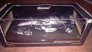 【送料無料】模型車　モデルカー　スポーツカーマクラーレンクルサード118 mclaren mp415 dcoulthard hotwheels f1