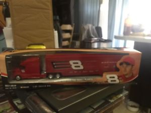 【送料無料】模型車　モデルカー　スポーツカーデイルアーンハートジュニアリグリッツwinners circle nascar 2004 dale earnhardt jr transporter rig ritz