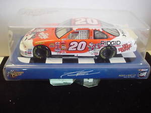 【送料無料】模型車　モデルカー　スポーツカートニースチュワート＃ホームデポサークルミントtony stewart 20 home depot winners circle nib mint