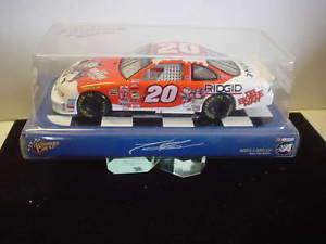 【送料無料】模型車　モデルカー　スポーツカートニースチュワート＃ホームデポサークルミントtony stewart 20 home depot winners circle nib mint