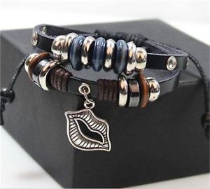 【送料無料】ブレスレット　bracciale braccialetto uomo in pelle bacio kiss e applicazioni in metallo keoss