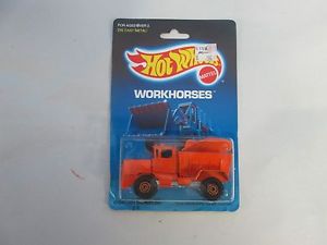 【送料無料】模型車　モデルカー　スポーツカー　ホットホイールオシュコシュスノープラウ1989 hot wheels workhorses oshkosh snowplow