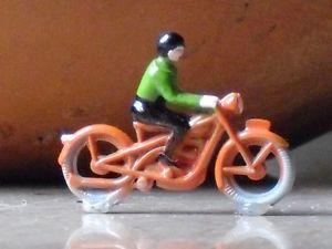 【送料無料】模型車　モデルカー　スポーツカー　レゴモデルカーオートバイオートバイlego modellauto 187 motorradfahrer motorrad