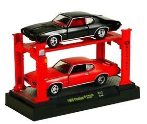 【送料無料】模型車　モデルカー　スポーツカー　ポンティアックセットマシンリフトリフト69 pontiac gto set 1969 hebebhne ** m2 machines autolift 164 ovp