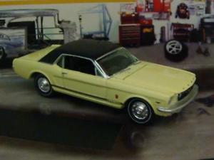 【送料無料】模型車　モデルカー　スポーツカー　ビンテージポニーカーフォードムスタングクーペスケールvintage pony car 1966 66 ford mustang gt v8 coupe 164 scale limited edition f