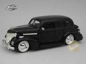 【送料無料】模型車　モデルカー　スポーツカー　chevrolet master de luxe 1939 showroom floor jada toys 124 ja98880bk