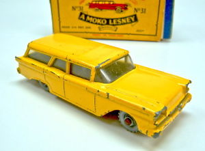 【送料無料】模型車　モデルカー　スポーツカー　マッチボックスフォードステーションワゴンmatchbox rw 31b ford station wagon in rarer farbe gelb in box