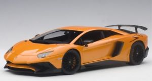 【送料無料】模型車　モデルカー　スポーツカー　ランボルギーニアトラスメタリックオレンジlamborghini aventador lp7504 sv arancio atlas metallic orange 2015