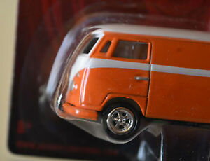 【送料無料】模型車　モデルカー　スポーツカー　ジョニートランスポーターjohnny lightning 1965 vw transporter r24