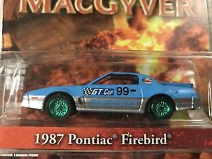 【送料無料】模型車　モデルカー　スポーツカー　チェイスポンティアック164 greenlight chase greenie macgyver 1987 pontiac firebird has dent