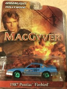 【送料無料】模型車　モデルカー　スポーツカー　チェイスポンティアック164 greenlight chase greenie macgyver 1987 pontiac firebird has dent