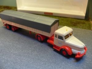 【送料無料】模型車 モデルカー スポーツカー クルップタイタントタープラン187 wiking krupp titan planensattelzug 891 04