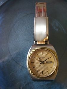 【送料無料】vintage bulova automatic wrist watch