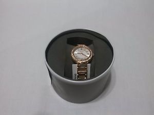 【送料無料】 womens relic brand stainless steel 100ft water resistant wristwatch in tin