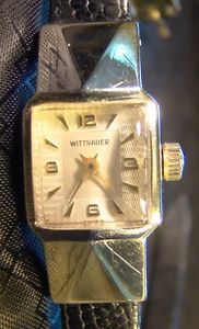 【送料無料】pretty ladies wittnauer extended case 10 k gold filled unique vintage watch wind